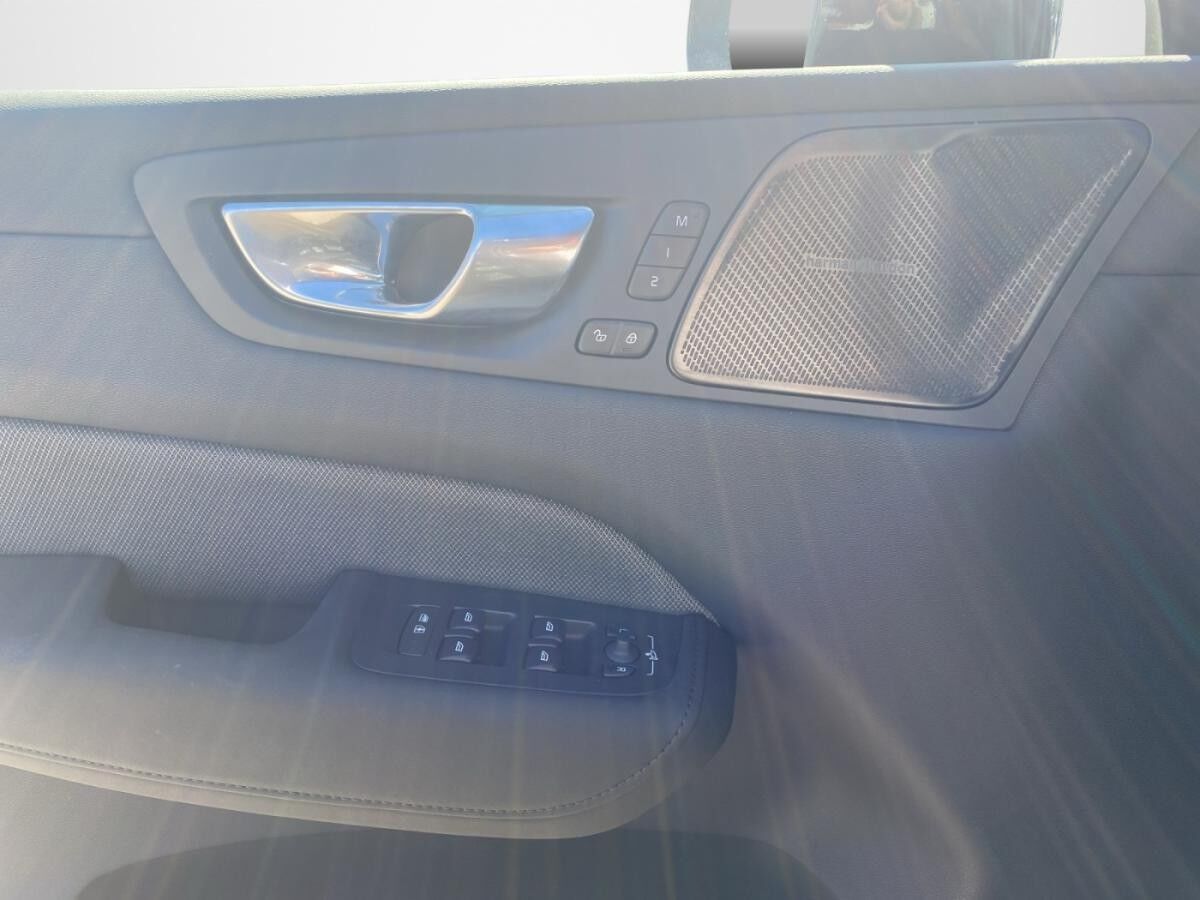 Volvo XC60 T8 Ultra Black Edition AHK Volvo XC60 T8 Ultra Black Edition AHK