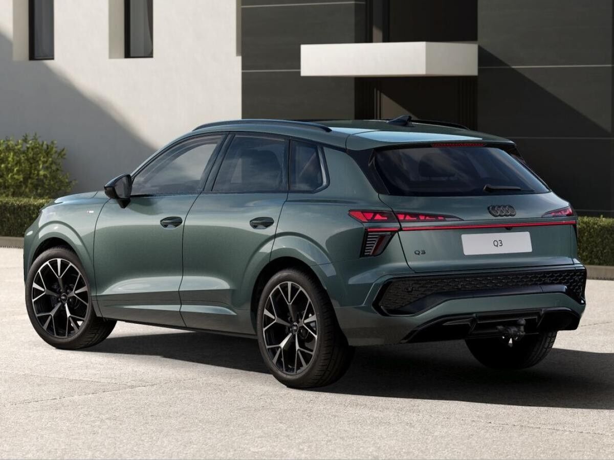 Audi Q3 SUV TFSI 110 kW S tr. *AHK/KLIMA/MATRIX/PANO/TECH/20"*