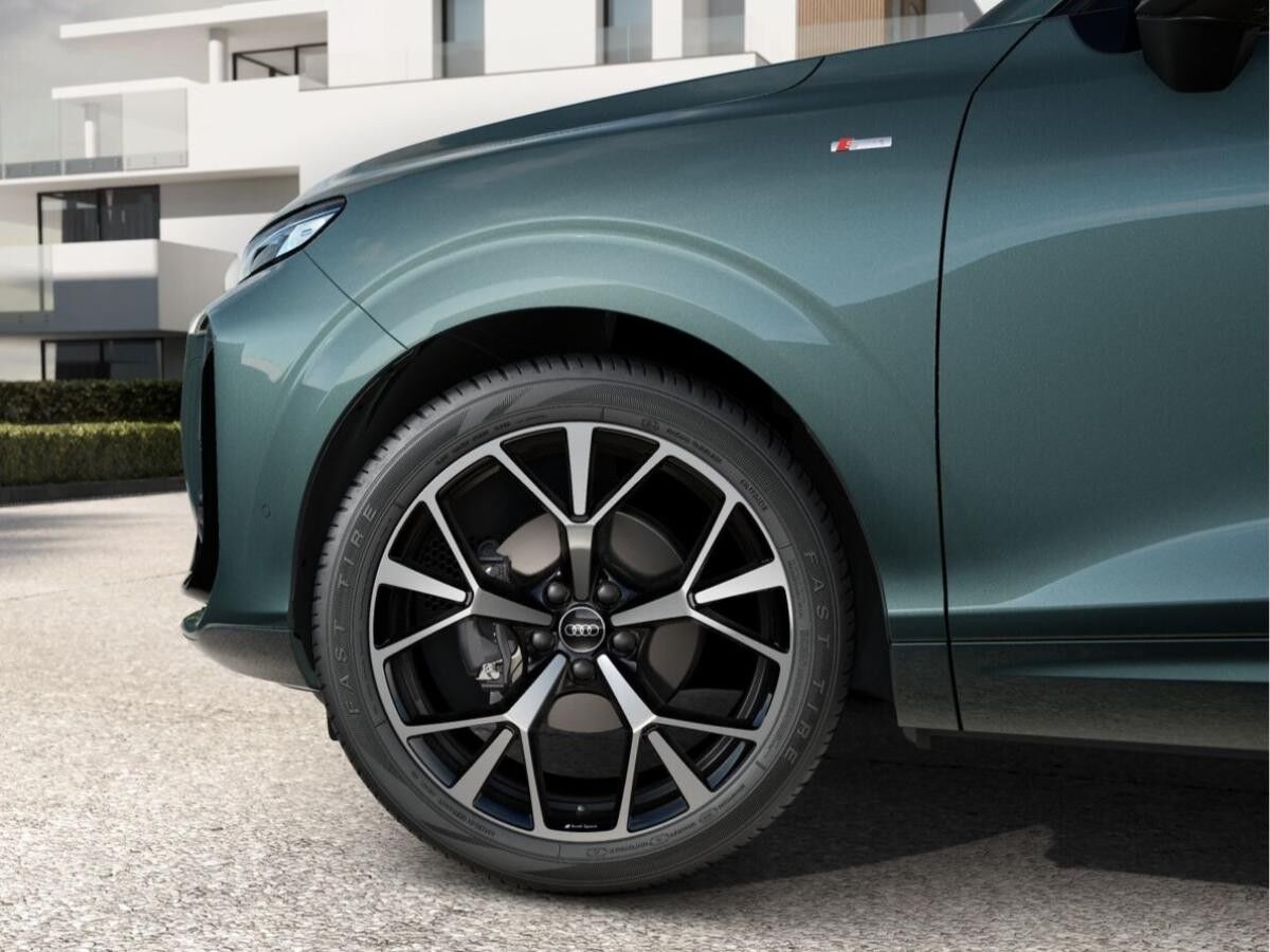 Audi Q3 SUV TFSI 110 kW S tr. *AHK/KLIMA/MATRIX/PANO/TECH/20"*