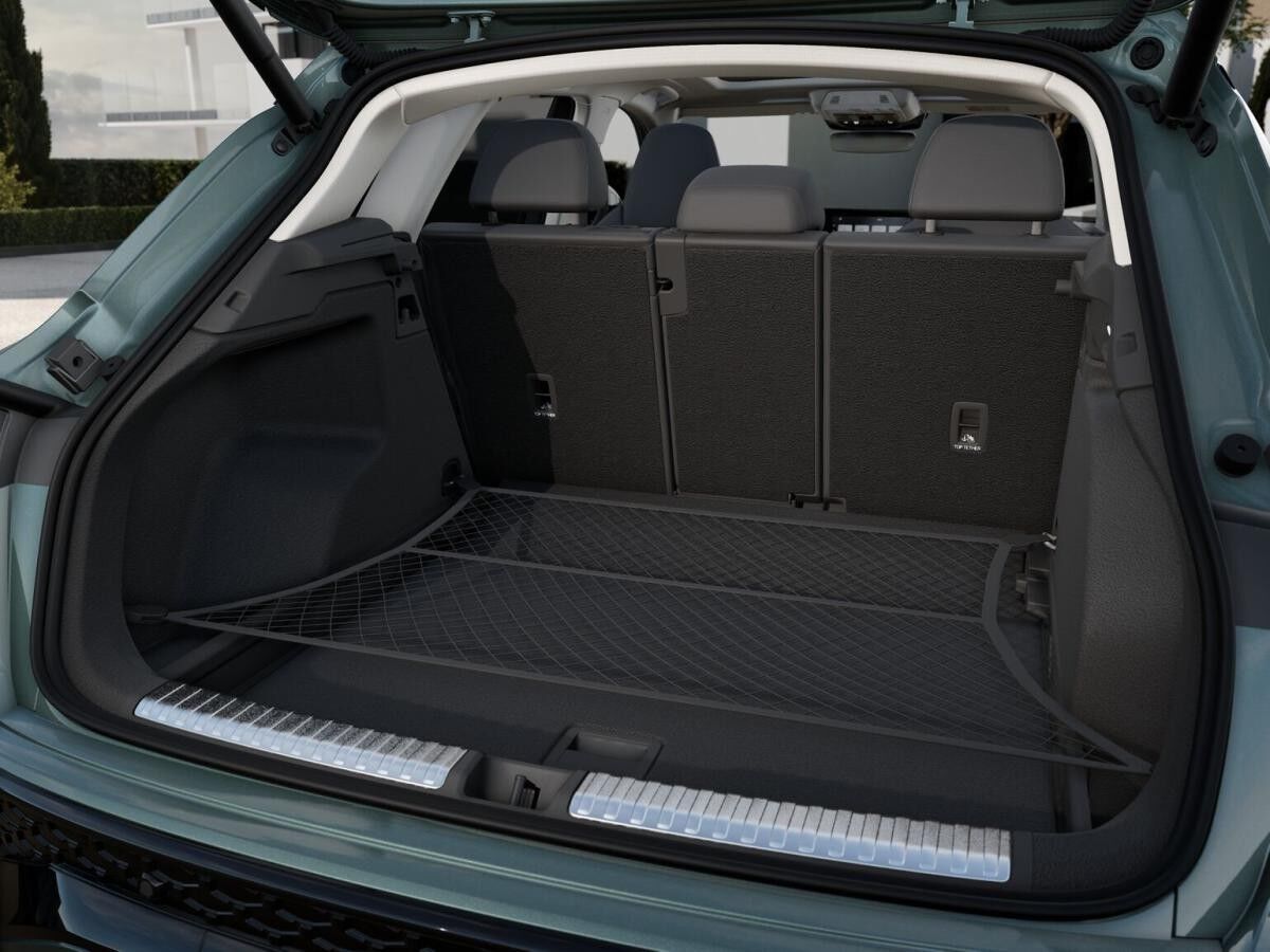 Audi Q3 SUV TFSI 110 kW S tr. *AHK/KLIMA/MATRIX/PANO/TECH/20"*