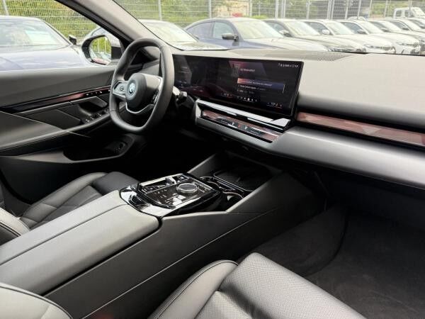 BMW i5 eDrive40 Pano Adapt.LED Stop&Go HarmanKardon