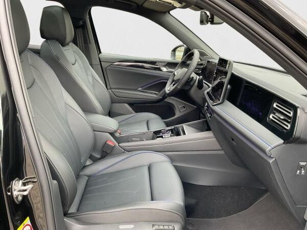 Volkswagen Tiguan R-Line 2,0 l TSI 4MOTION DSG AHK Pano