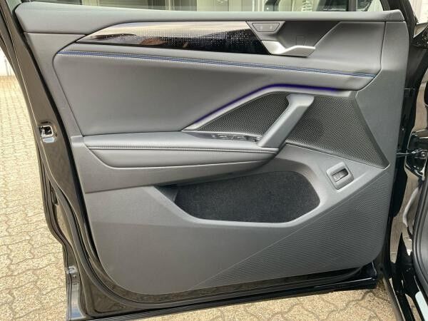 Volkswagen Tiguan R-Line 2,0 l TSI 4MOTION DSG AHK Pano