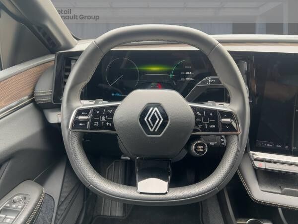 Renault Megane E-Tech ICONIC 220 CCS