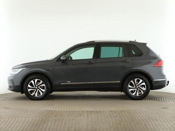 Volkswagen Tiguan 2.0 TDI Active *AHK*LED*RFK*SHZ*Navi*ACC*