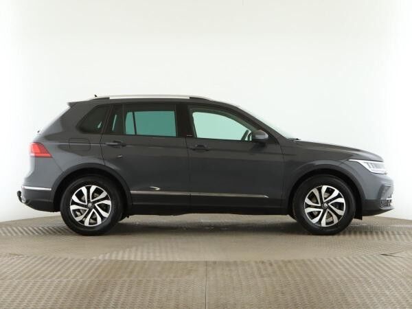 Volkswagen Tiguan 2.0 TDI Active *AHK*LED*RFK*SHZ*Navi*ACC*