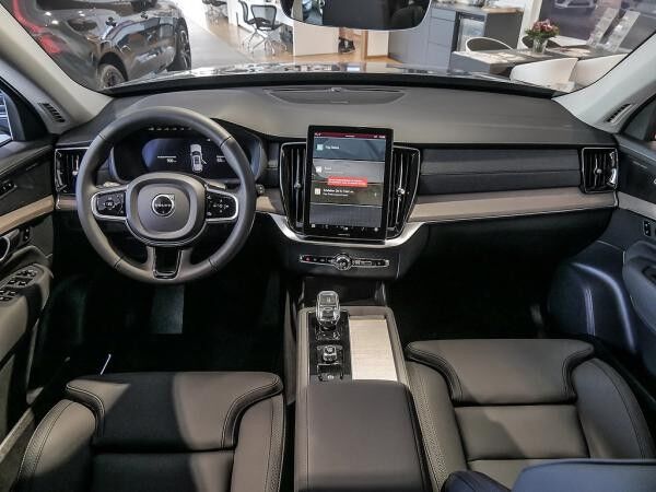 Volvo XC90 T8 AWD Core *BESTELLAKTION*