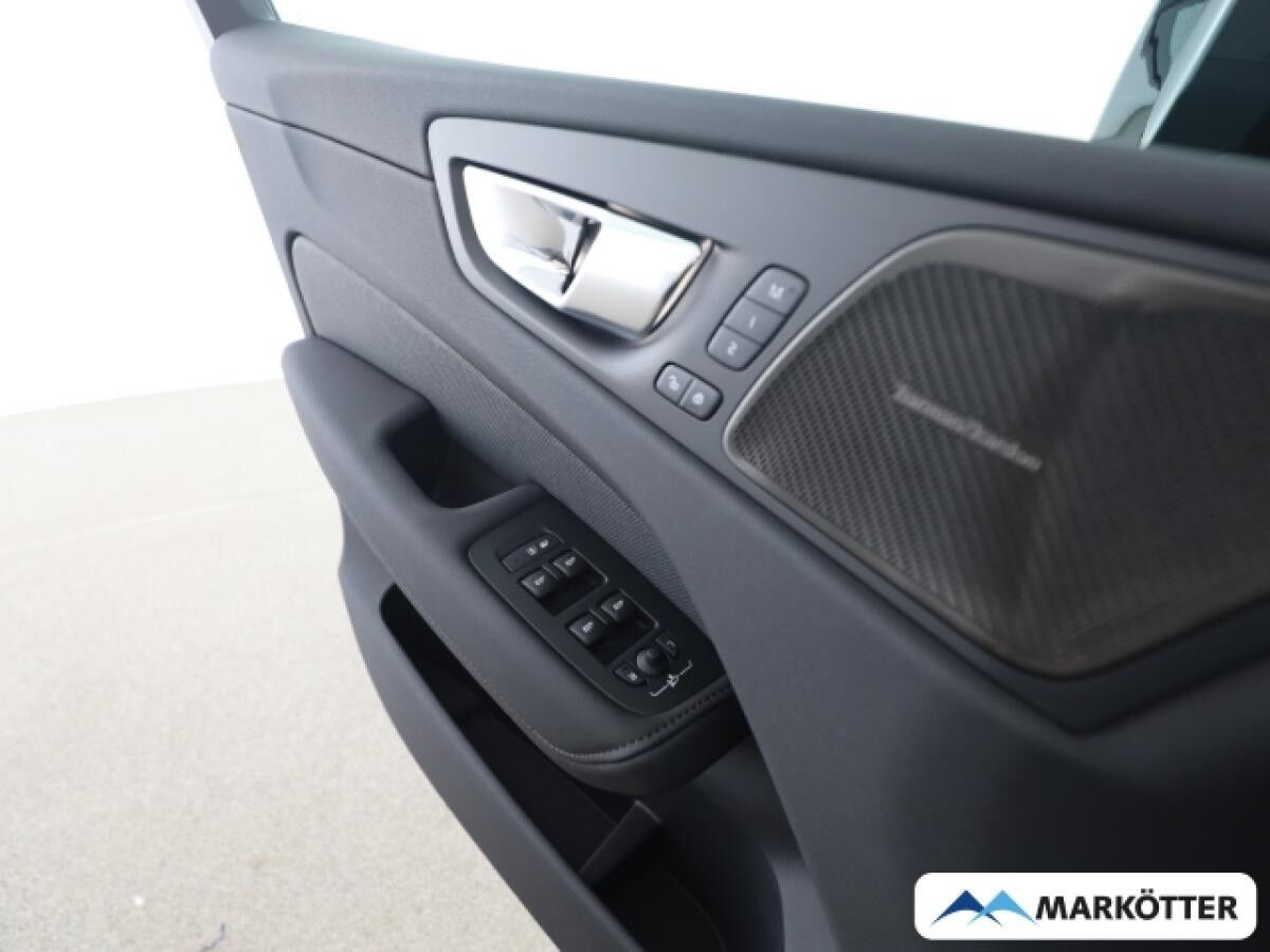 Volvo XC60 B5 AWD Ultra Black Edition/Facelift/AHK/HUD/PANO/360Cam