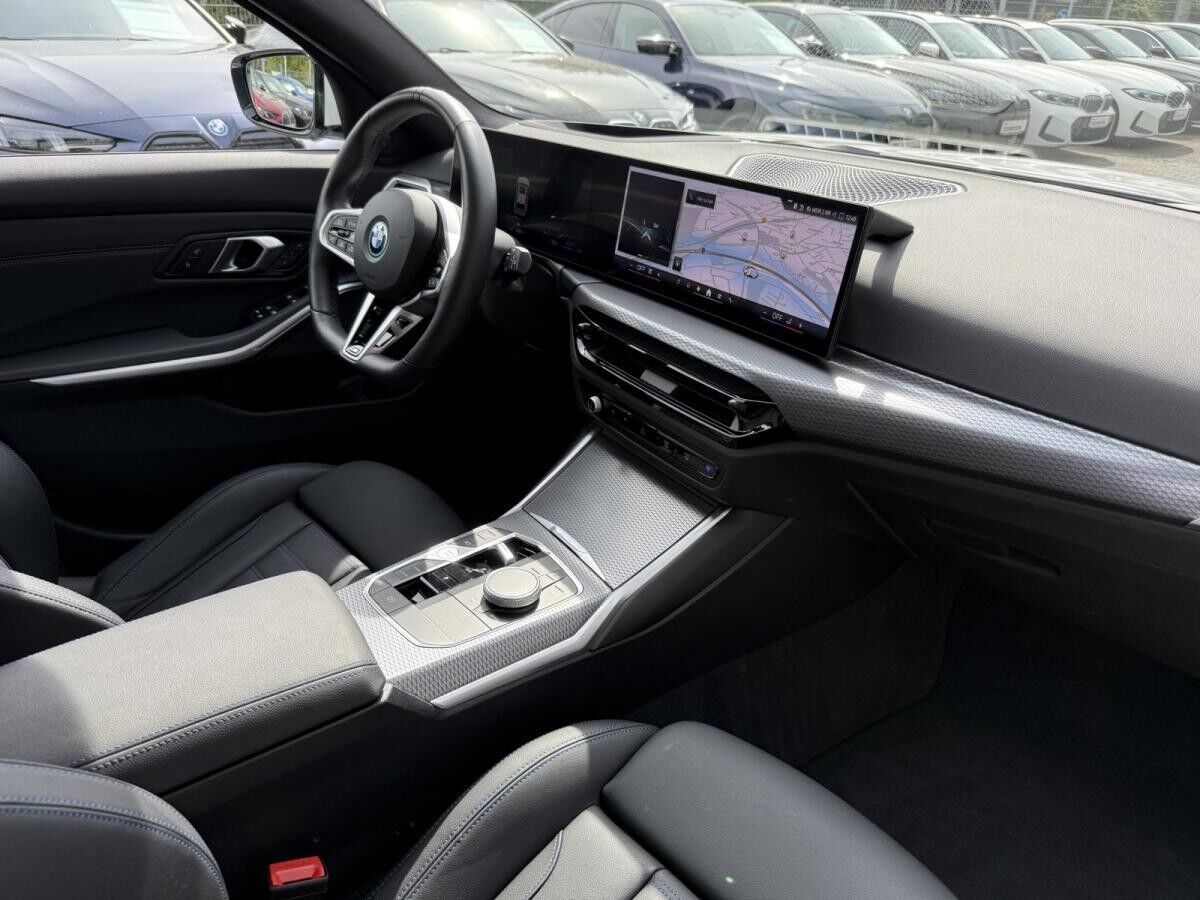 BMW 330 e xDrive Touring M Sportpaket //Pano FACELIFT BMW 330 e xDrive Touring M Sportpaket //Pano FACELIFT