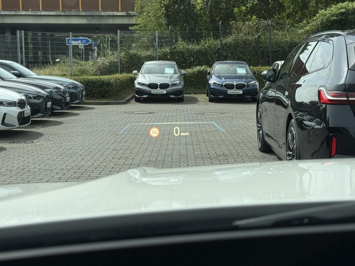 BMW 330 e xDrive Touring M Sportpaket //Pano FACELIFT BMW 330 e xDrive Touring M Sportpaket //Pano FACELIFT