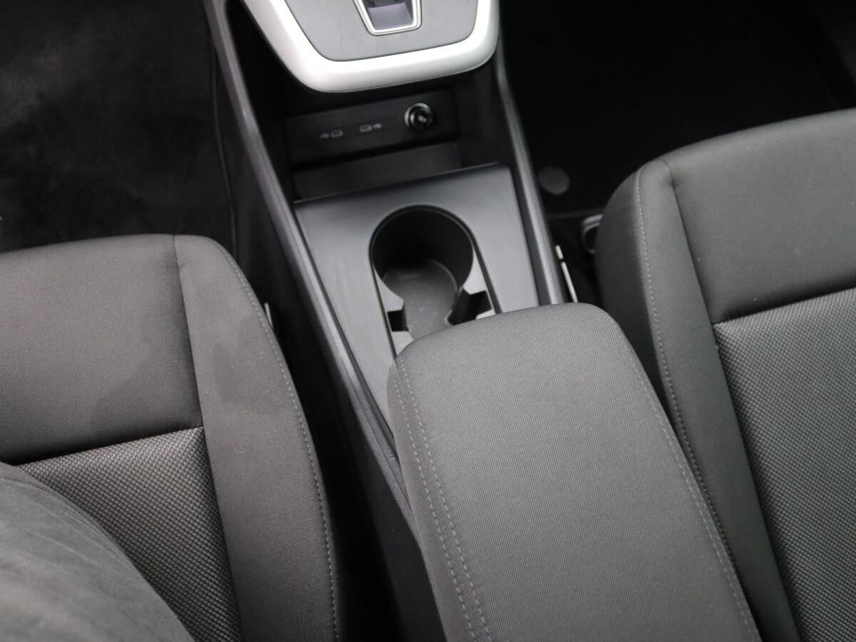 Audi Q4 e-tron 35 / MMI-Navi+, Standklima, LED, SHZ