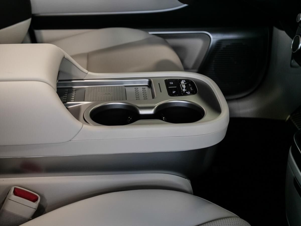 Hyundai IONIQ 9 6-Sitzer 307 PS 4WD UNIQ Panorama GS, Swivel-Paket