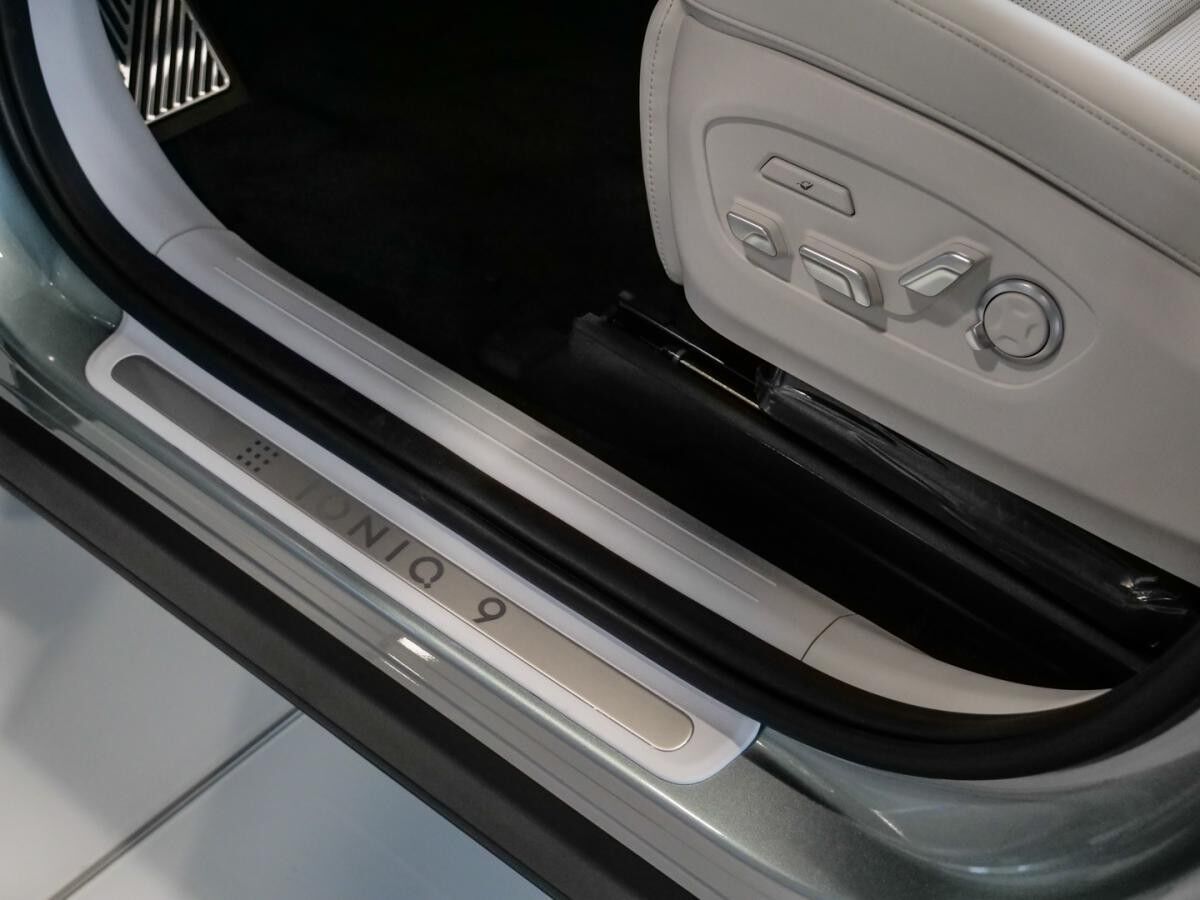 Hyundai IONIQ 9 6-Sitzer 307 PS 4WD UNIQ Panorama GS, Swivel-Paket