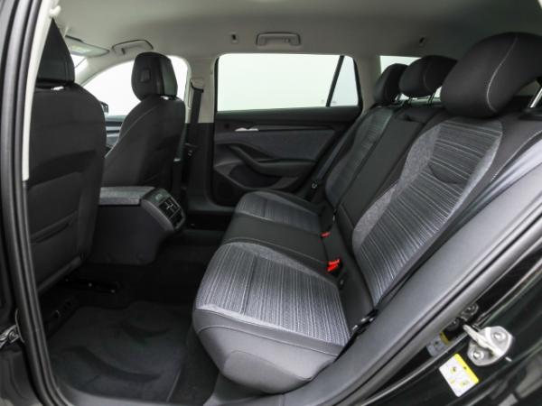 Skoda Superb Combi 1.5 TSI iV Selection AHK Navi Matrix