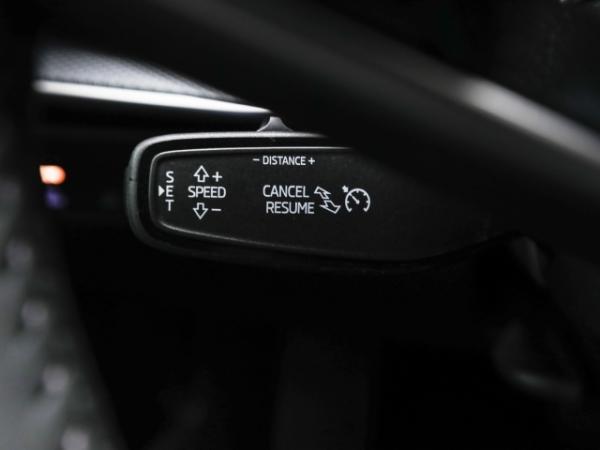 Skoda Superb Combi 1.5 TSI iV Selection AHK Navi Matrix