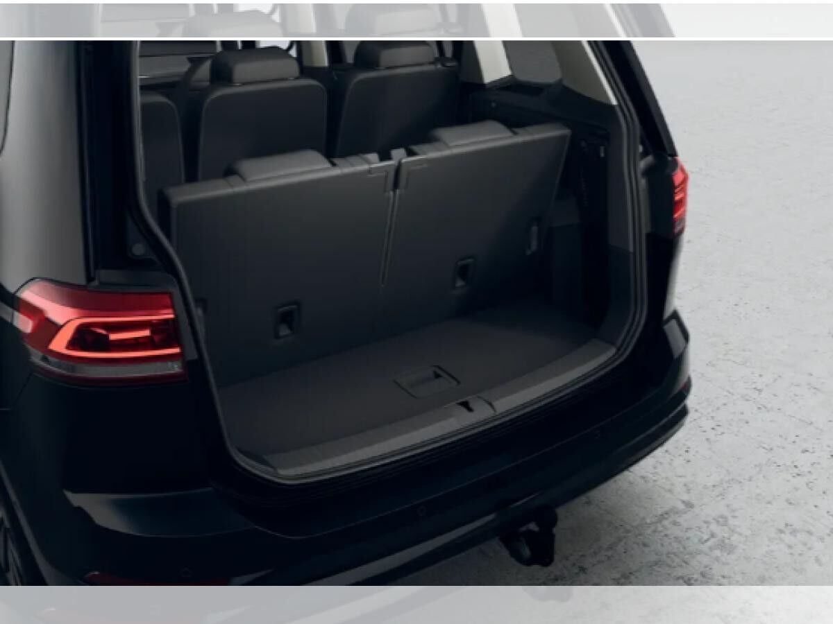 Volkswagen Touran Highline 2.0TDI 150PS DSG *R-LINE BLACK STYLE*AHK*IQ*PANO*STANDHZG*64.640€