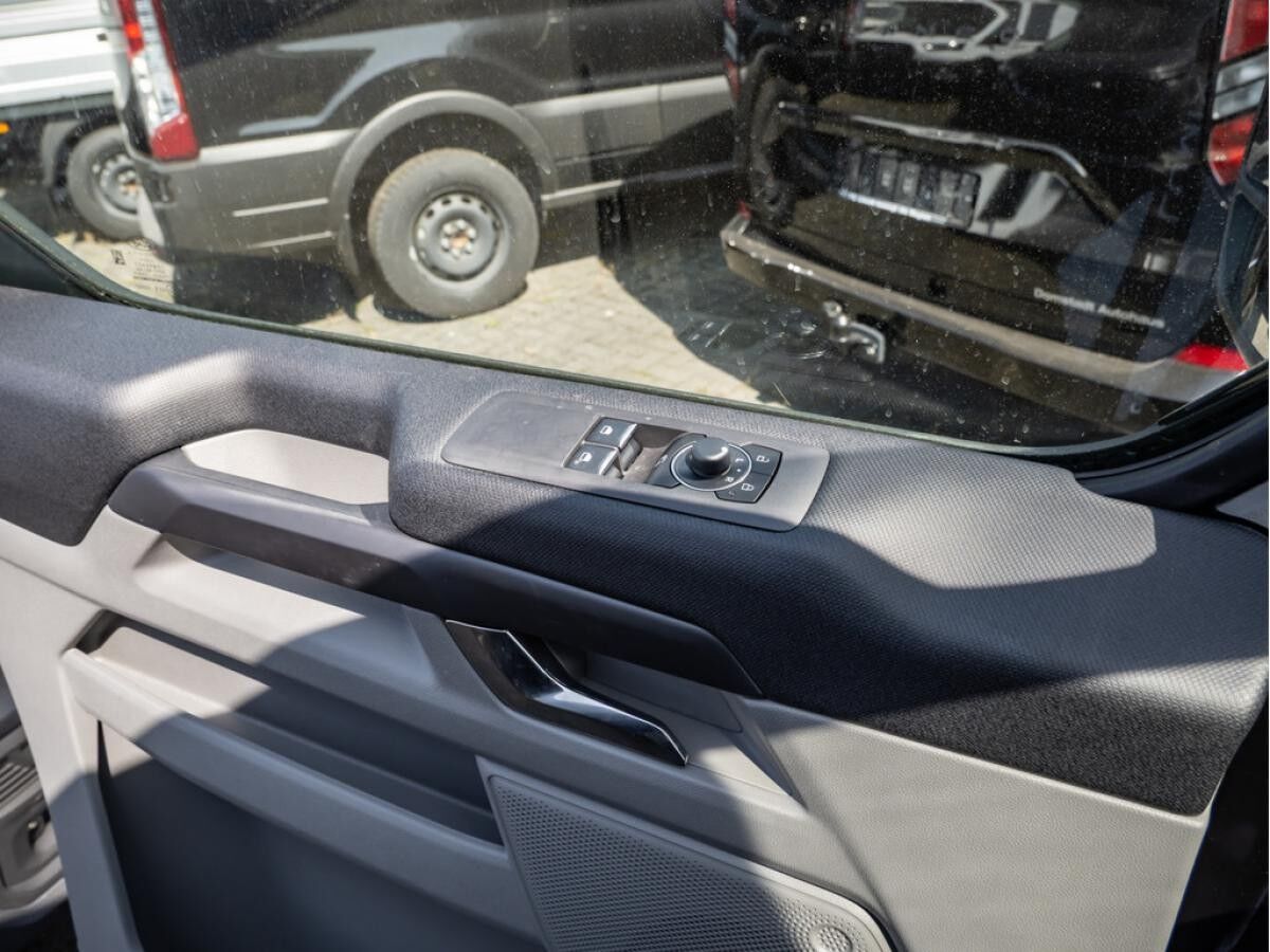 Ford Tourneo Custom Sport L1 Automatik 8-Sitzer Navi LED-Scheinwerfer Kamera FGS 5 Jahre