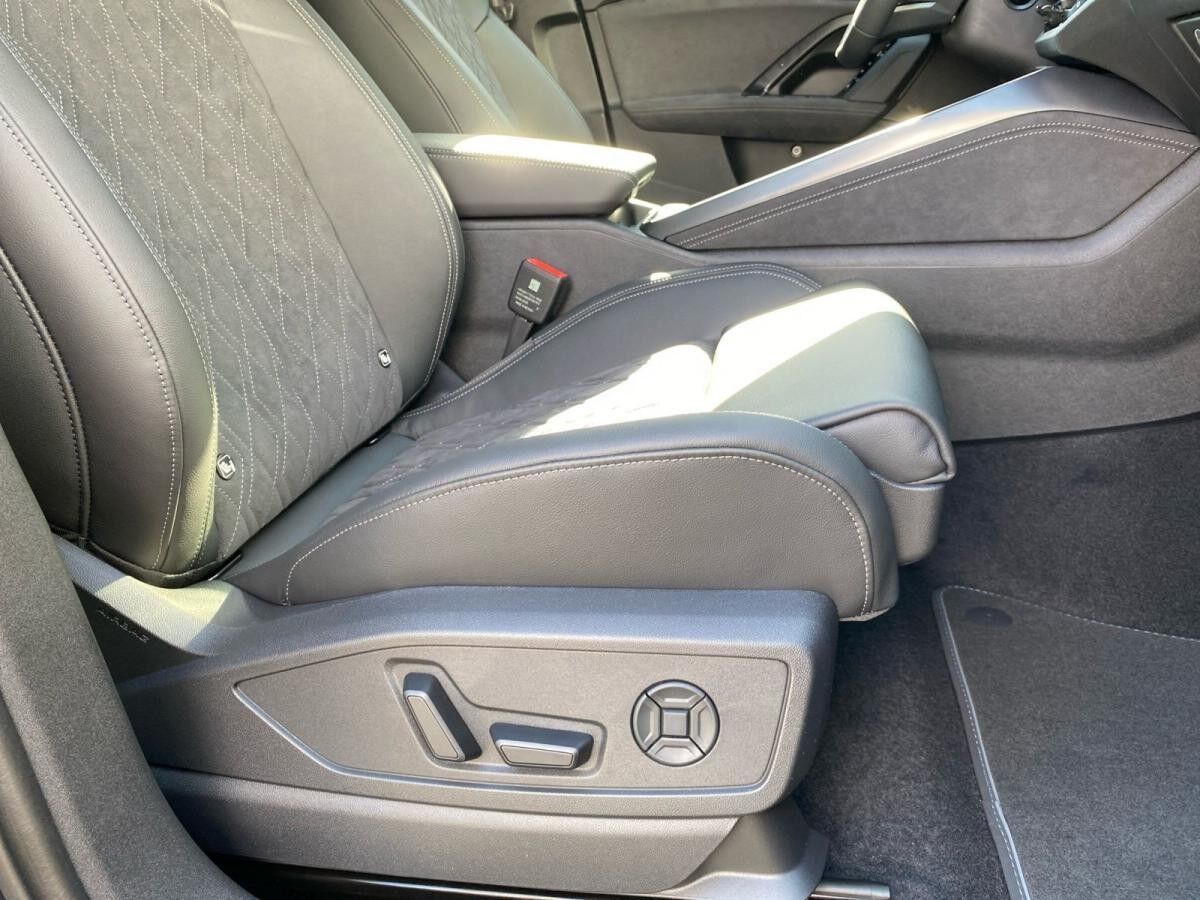 Audi Q5 Sportback e-hybrid quattro 220 k W S tronic Audi Q5 Sportback e-hybrid quattro 220 k W S tronic