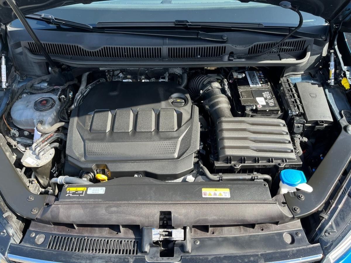 Volkswagen Touran Comfortline 2.0 TDI DSG / 7-Sitze, Pano