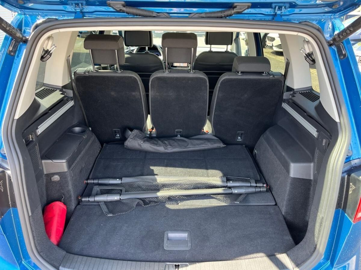 Volkswagen Touran Comfortline 2.0 TDI DSG / 7-Sitze, Pano