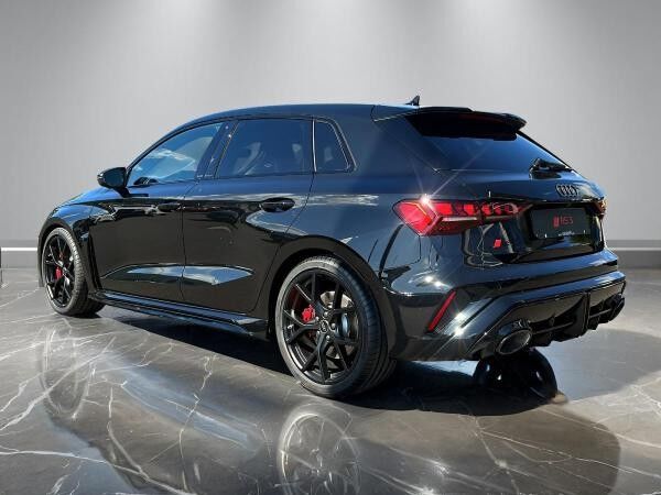 Audi RS3 Sportback + PANO + RS SCHALENSITZE + SPORTABGASANLAGE + MATRIX + KAMERA + 280 km/h