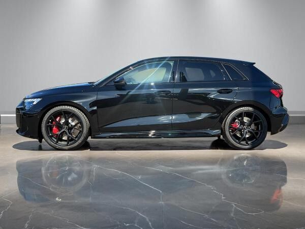 Audi RS3 Sportback + PANO + RS SCHALENSITZE + SPORTABGASANLAGE + MATRIX + KAMERA + 280 km/h
