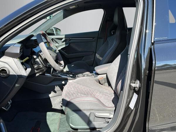 Audi RS3 Sportback + PANO + RS SCHALENSITZE + SPORTABGASANLAGE + MATRIX + KAMERA + 280 km/h