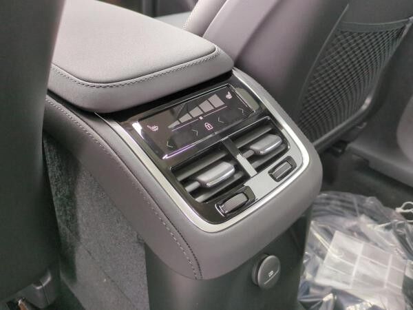 Volvo XC90 T8 PHEV Ultra Dark Matrix AHK