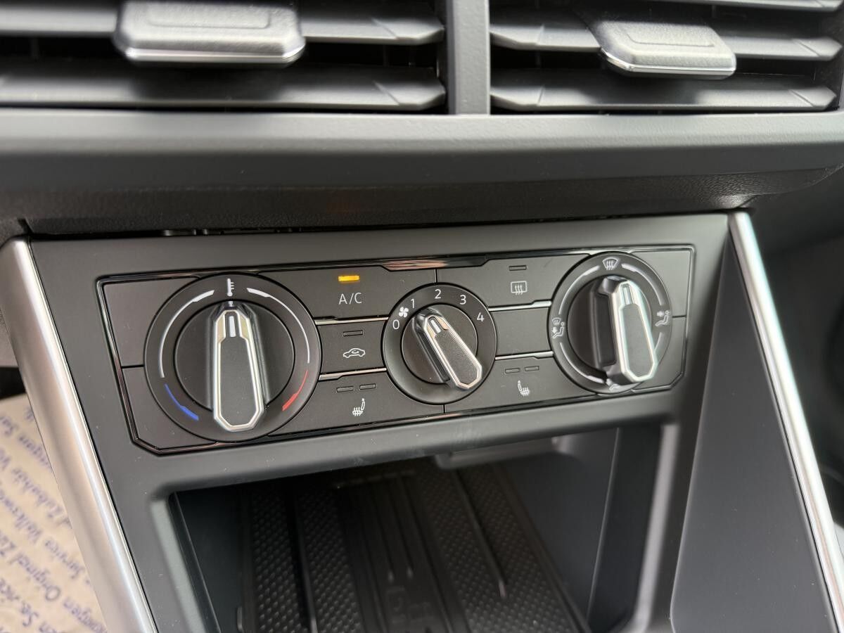 Volkswagen Polo Life1,0l 80 PS/ PDC/ 4 Seasons/ SHZ