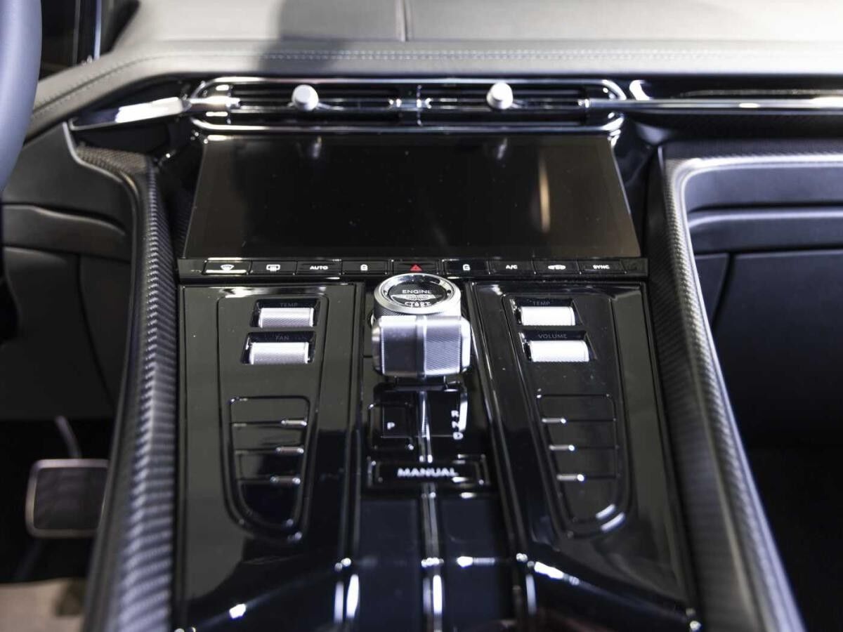 Aston Martin DB12 Coupe