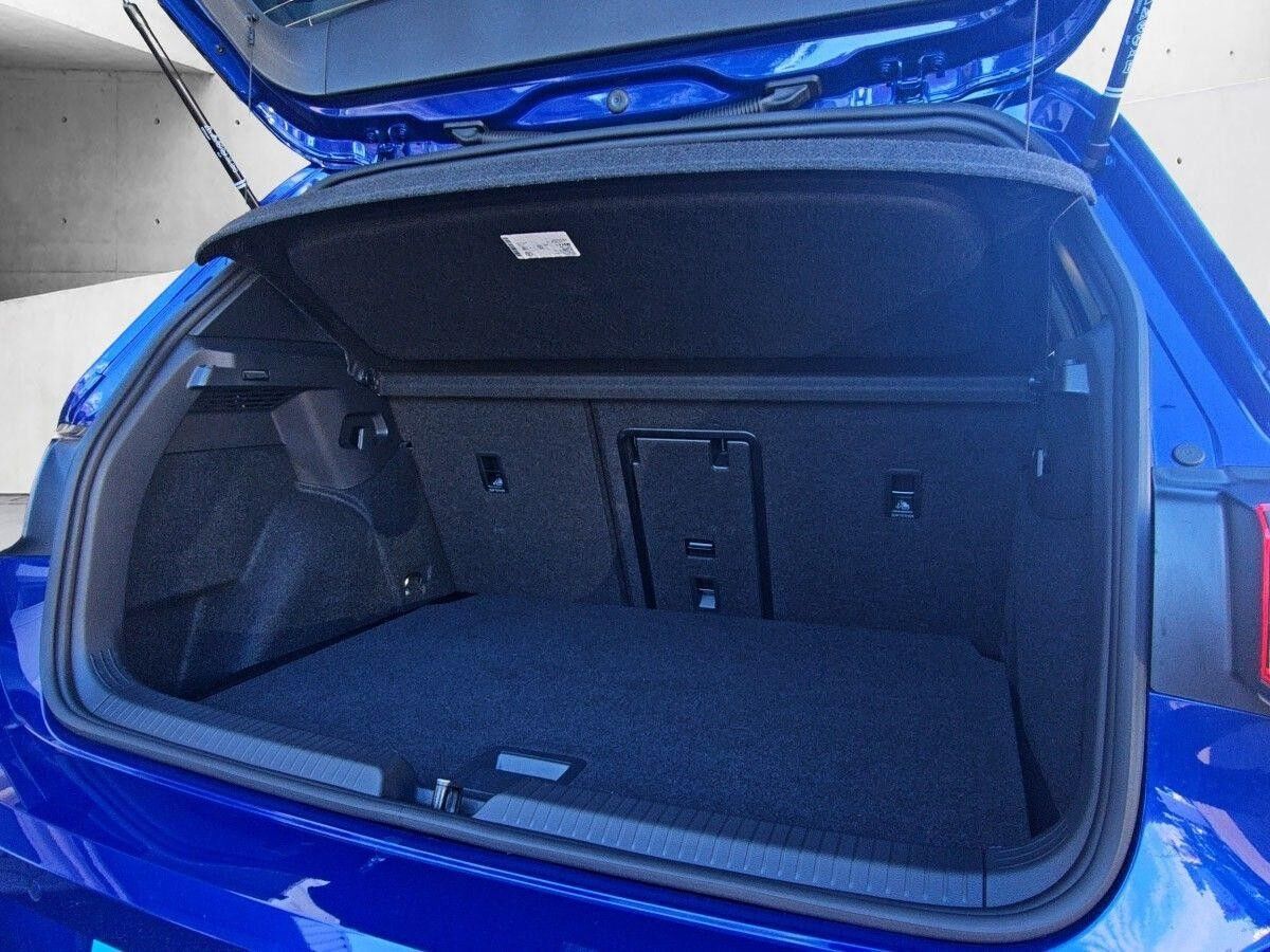 Volkswagen Golf 8 R Black 2.0 TSI DSG 4M 19 DCC LEDER PANO Volkswagen Golf 8 R Black 2.0 TSI DSG 4M 19 DCC LEDER PANO