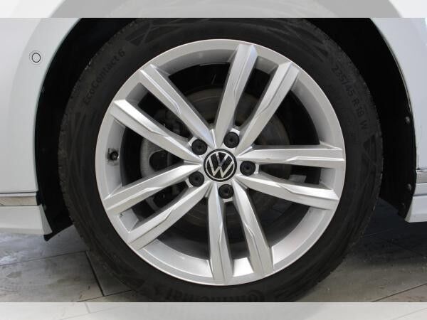 Volkswagen Passat Variant 2.0 TDI DSG R-Line 18 PANO AHK STAND H/K