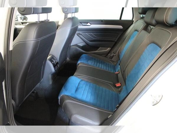 Volkswagen Passat Variant 2.0 TDI DSG R-Line 18 PANO AHK STAND H/K