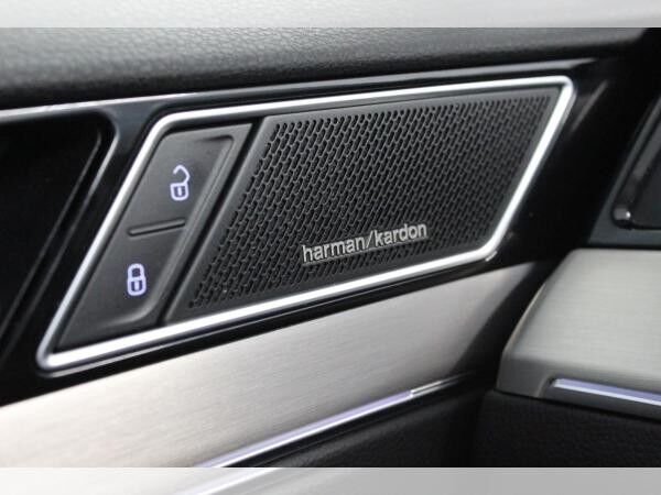 Volkswagen Passat Variant 2.0 TDI DSG R-Line 18 PANO AHK STAND H/K