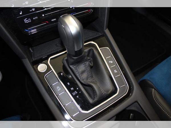 Volkswagen Passat Variant 2.0 TDI DSG R-Line 18 PANO AHK STAND H/K