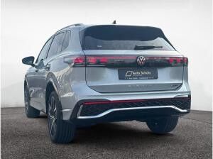 Volkswagen Tiguan R-Line 2,0 l TDI SCR 4MOTION PANO*AHK*WINTERRÄDER*LEDER*HEAD-UP*