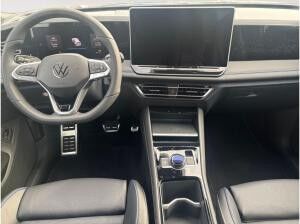 Volkswagen Tiguan R-Line 2,0 l TDI SCR 4MOTION PANO*AHK*WINTERRÄDER*LEDER*HEAD-UP*