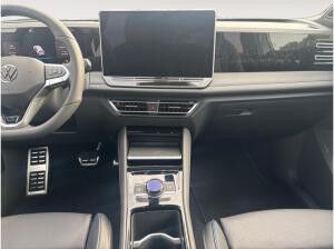 Volkswagen Tiguan R-Line 2,0 l TDI SCR 4MOTION PANO*AHK*WINTERRÄDER*LEDER*HEAD-UP*