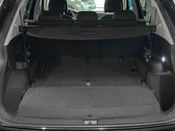 Volkswagen Tiguan Allspace 2.0 TDI SCR Life DSG 7-Sitzer Navi
