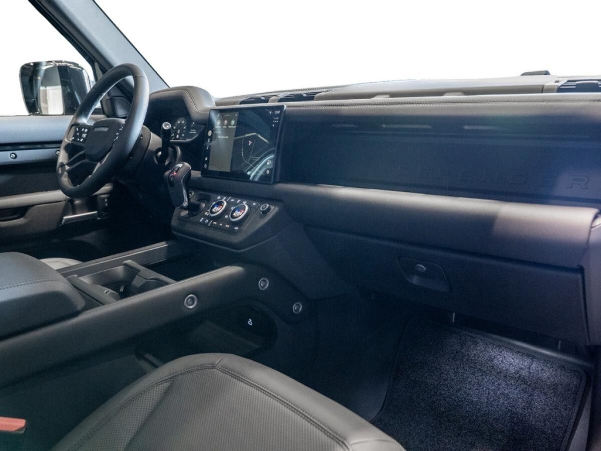 Land Rover Defender D300 X-Dynamic SE