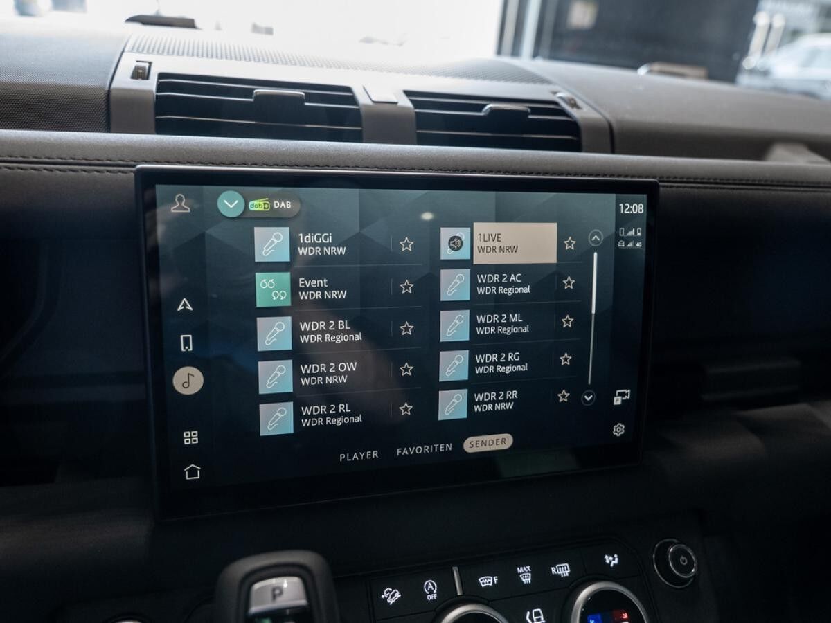 Land Rover Defender D300 X-Dynamic SE