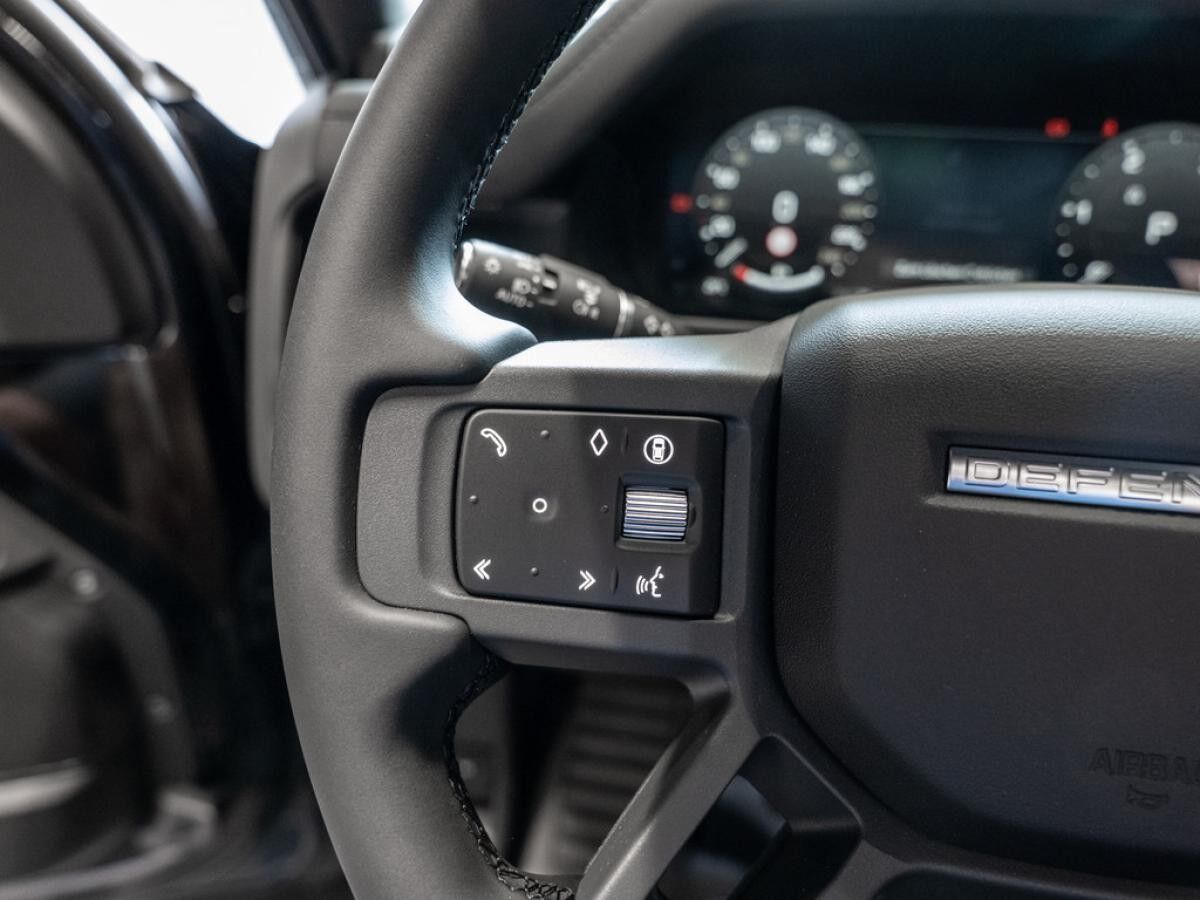 Land Rover Defender D300 X-Dynamic SE