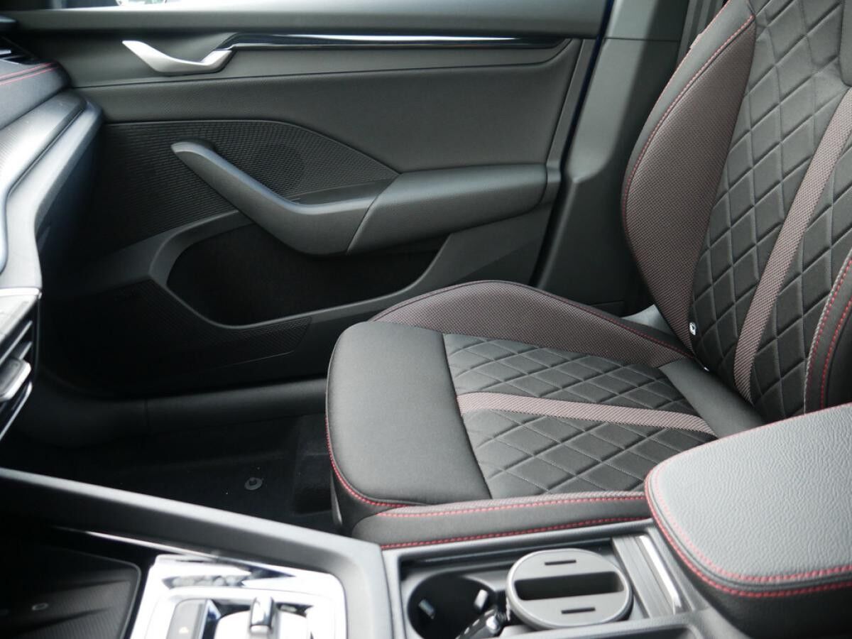 Skoda Octavia Combi 2.0 TSI RS MATRIX-LED KAMERA PANO AHK *845*