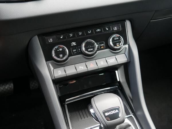 Skoda Karoq 1.5 TSI Selection NAVI ACC KAMERA LED AHK *846*