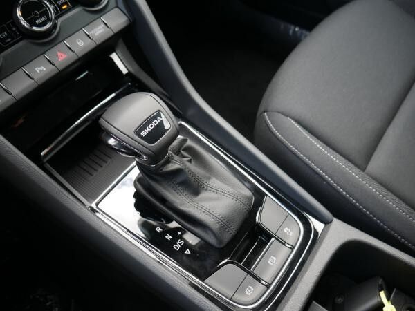Skoda Karoq 1.5 TSI Selection NAVI ACC KAMERA LED AHK *846*
