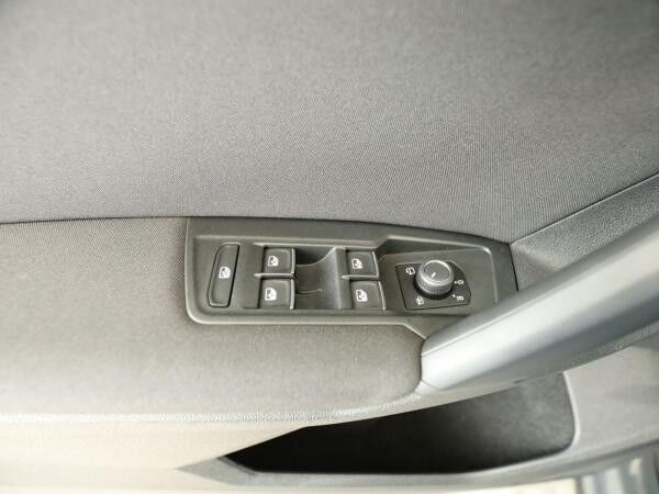 Volkswagen Tiguan 2.0 TDI Active *AHK*LED*RFK*SHZ*Navi*ACC*