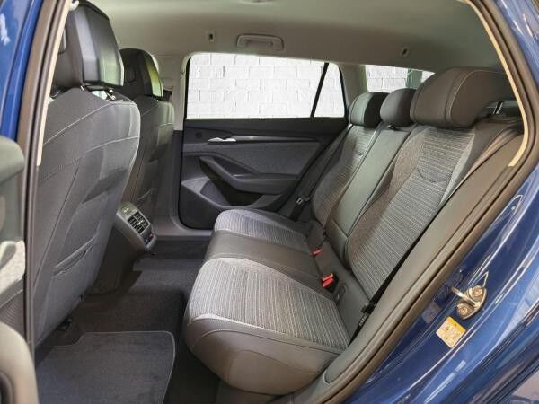 Skoda Superb Combi 1.5 TSI iV Selection NAVI/ACC/Matrix/AHK/sofort Verfügbar