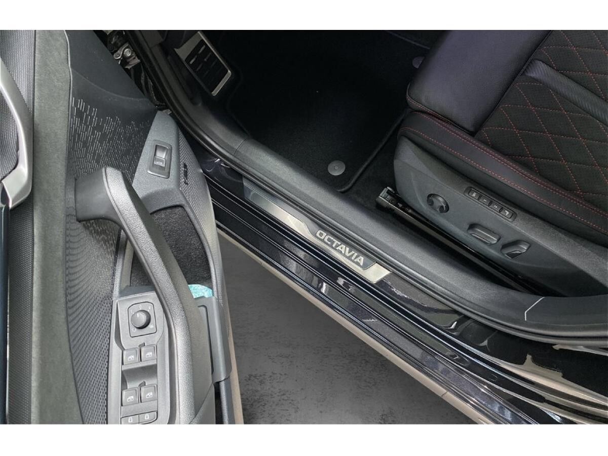 Skoda Octavia Combi RS 2.0 TSI DSG *sofort verfügbar*