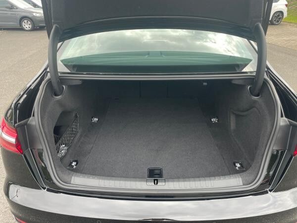 Audi A6 Limousine advanced 40 TDI quattro / Matrix