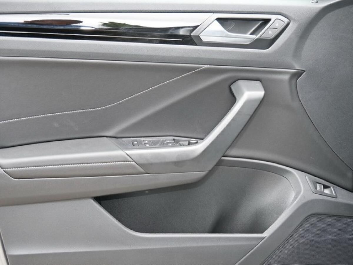 Volkswagen T-Roc UPE br. 51.138,- R-Line 4Motion 2.0 l TSI /